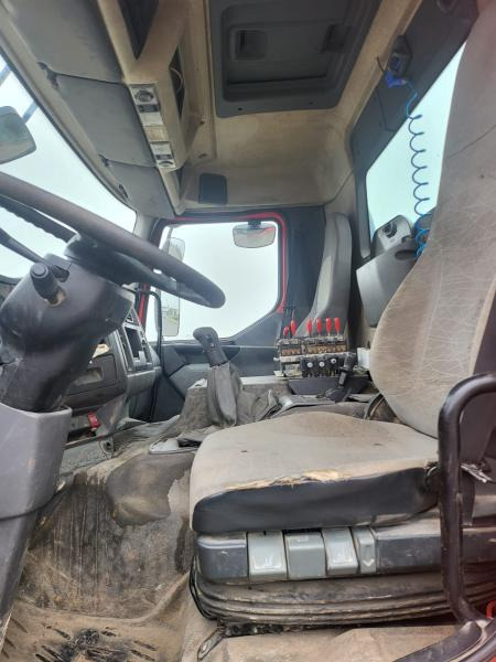 Foto del interior 1: Camión multibasculante Renault Kerax 420 DCI