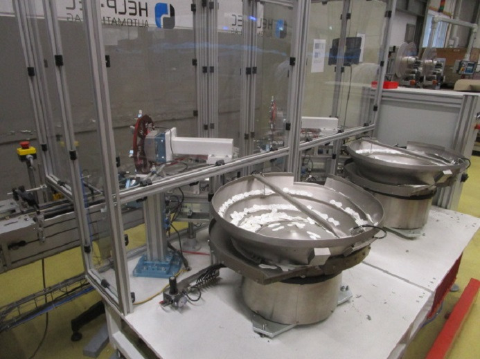 DECKEL ETIKETTIER ANLAGE SCHLEUTER GU 2 DO MIT 2xLÖFFELEINLEGESTATIONEN - Máquina de embalaje: foto 2 DECKEL ETIKETTIER ANLAGE SCHLEUTER GU 2 DO MIT 2xLÖFFELEINLEGESTATIONEN - Máquina de embalaje: foto 2