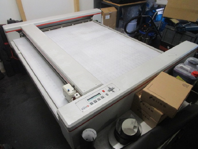 SCHNEIDEPLOTTER ZÜND P-1200 PLUS - Máquina cortadora de papel: foto 1 SCHNEIDEPLOTTER ZÜND P-1200 PLUS - Máquina cortadora de papel: foto 1