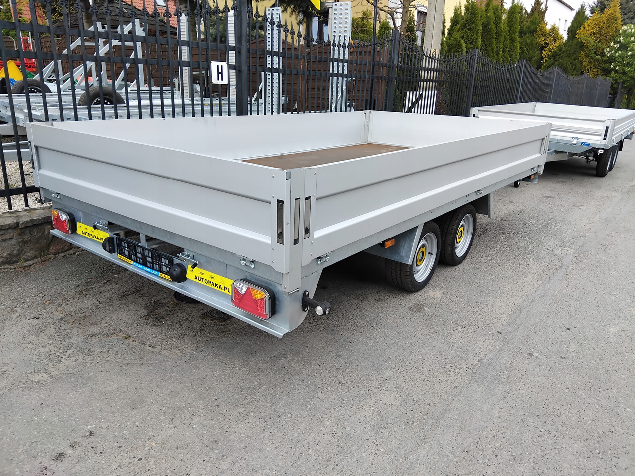 Platforma przyczepa 4x2 WARK dmc 2700 + burty / Platform trailer 4x2 WARK GVW 2700 + sides - Remolque plataforma/ Caja abierta: foto 3 Platforma przyczepa 4x2 WARK dmc 2700 + burty / Platform trailer 4x2 WARK GVW 2700 + sides - Remolque plataforma/ Caja abierta: foto 3