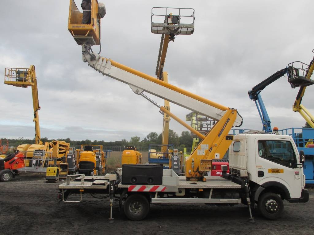 Multitel MT 202 - Camión con plataforma elevadora: foto 1 Multitel MT 202 - Camión con plataforma elevadora: foto 1