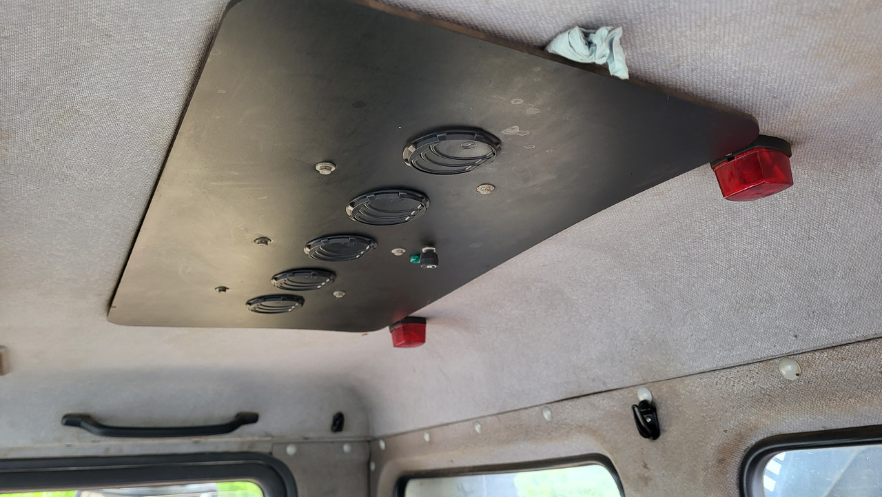 Camión volquete para transporte de materiales áridos MAN 33.414 6X6 HIAB 102 33.414: foto 34