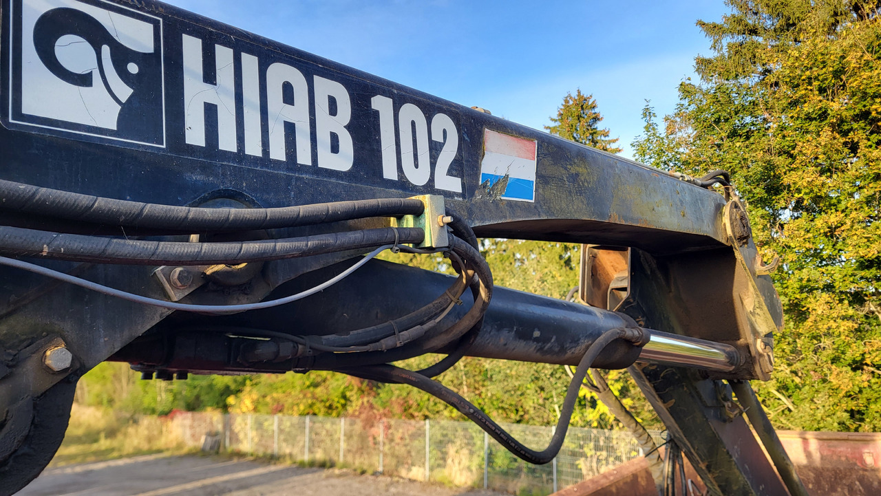 Camión volquete para transporte de materiales áridos MAN 33.414 6X6 HIAB 102 33.414: foto 45