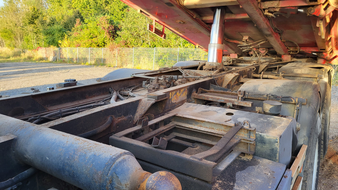 Camión volquete para transporte de materiales áridos MAN 33.414 6X6 HIAB 102 33.414: foto 19