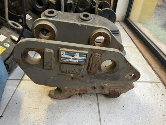 Attache rapide hydraulique Arden qa20 - qa21 - Acoplamiento rápido: foto 2 Attache rapide hydraulique Arden qa20 - qa21 - Acoplamiento rápido: foto 2