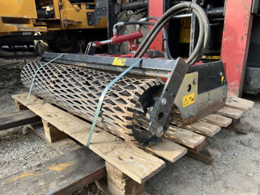 Enfouisseur de pierres - Equipo para trabajo del suelo: foto 1 Enfouisseur de pierres - Equipo para trabajo del suelo: foto 1