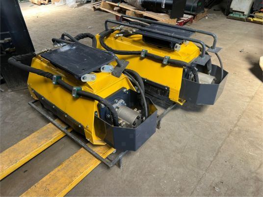 Epareuse pour pelle de 2T à 4T5 - Desbrozadora de martillos/ Trituradora: foto 2 Epareuse pour pelle de 2T à 4T5 - Desbrozadora de martillos/ Trituradora: foto 2