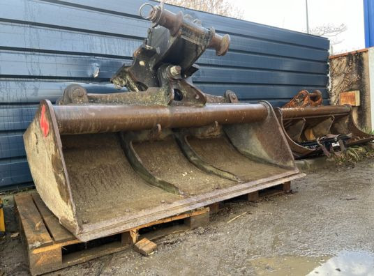 Godet de curage orientable Morin M7 - Cazo para excavadora: foto 1 Godet de curage orientable Morin M7 - Cazo para excavadora: foto 1