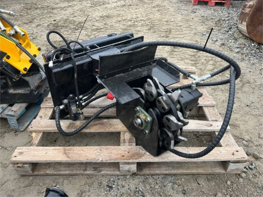 Rogneuse de souches pour minichargeur - Triturador de tocones: foto 1 Rogneuse de souches pour minichargeur - Triturador de tocones: foto 1