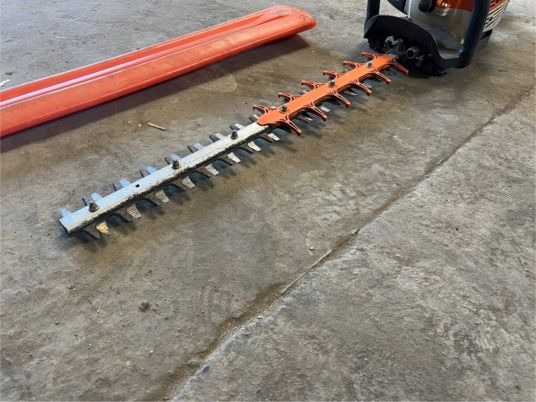 Taille haies thermique STIHL HS 82 R - Maquinaria de jardinería: foto 5 Taille haies thermique STIHL HS 82 R - Maquinaria de jardinería: foto 5