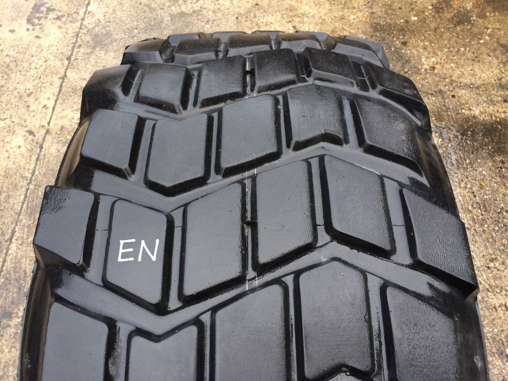 Michelin 525/65R20.5 XS - USED EN 80% - Neumático para Maquinaria agrícola: foto 2 Michelin 525/65R20.5 XS - USED EN 80% - Neumático para Maquinaria agrícola: foto 2