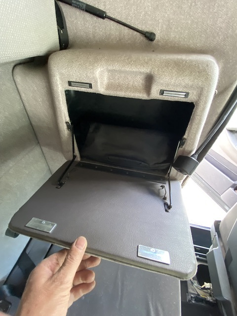 Arrendamiento de Renault Magnum 460 Dxi iShift Renault Magnum 460 Dxi iShift: foto 9 Arrendamiento de Renault Magnum 460 Dxi iShift Renault Magnum 460 Dxi iShift: foto 9
