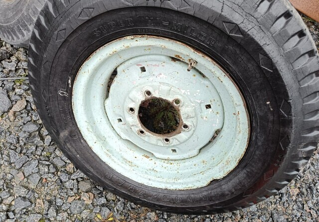 Fordson Diesel Major eturenkaat - Neumático para Tractor: foto 4 Fordson Diesel Major eturenkaat - Neumático para Tractor: foto 4