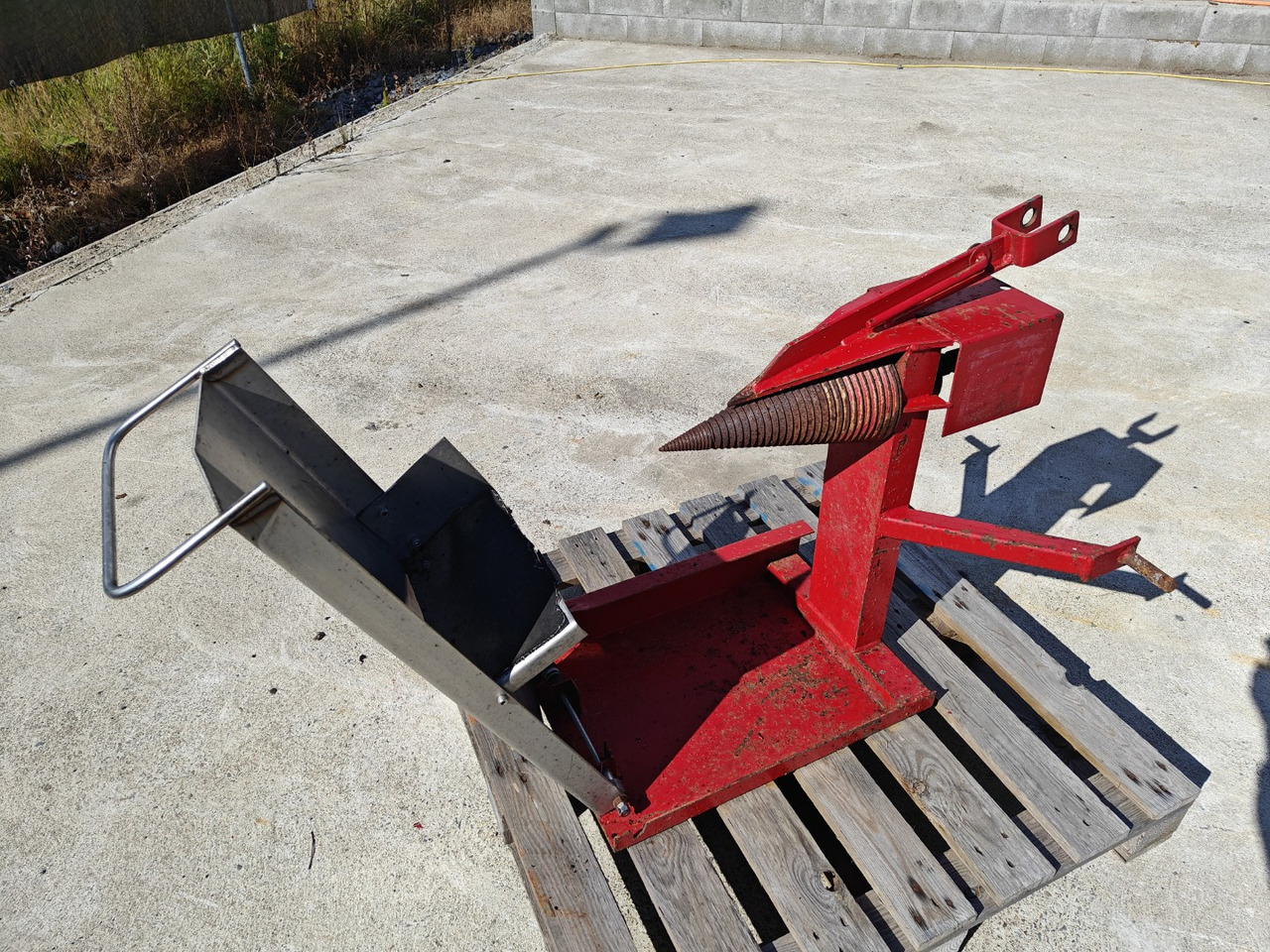 Halkaisukaira traktoriin - Astilladora de leña: foto 2 Halkaisukaira traktoriin - Astilladora de leña: foto 2