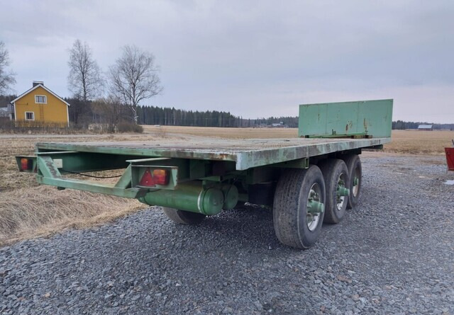 Jalkalavakärry 3-akselinen ilma-alustainen. - Remolque plataforma/ Caja abierta: foto 3 Jalkalavakärry 3-akselinen ilma-alustainen. - Remolque plataforma/ Caja abierta: foto 3
