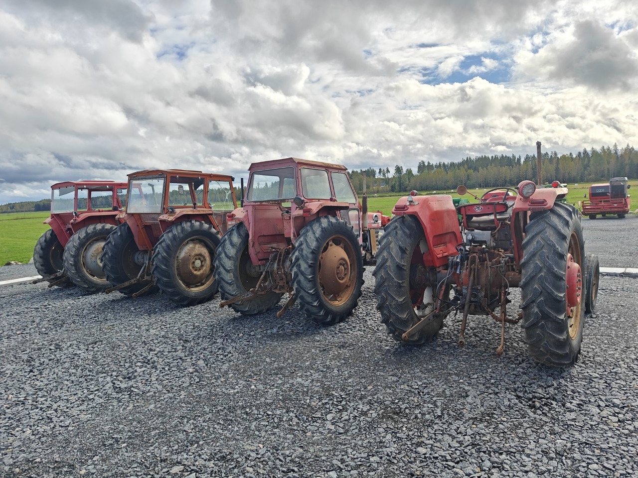 MASSEY FERGUSON 165, 165S ja 175 traktoreita 4 kpl / 4pcs - Tractor: foto 4 MASSEY FERGUSON 165, 165S ja 175 traktoreita 4 kpl / 4pcs - Tractor: foto 4