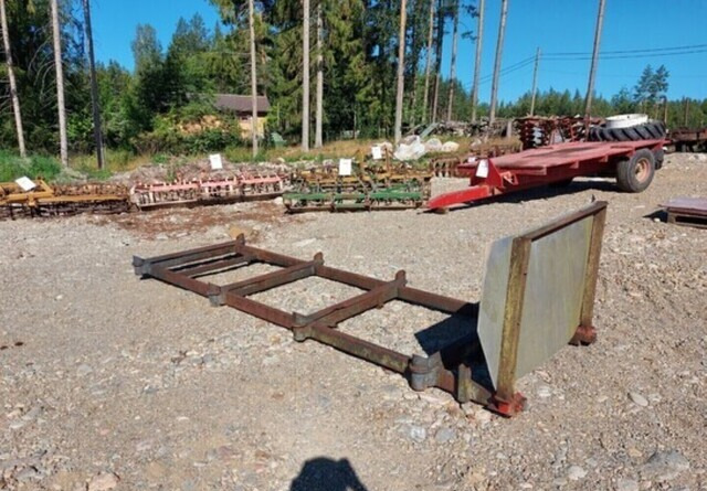 Metsäkärryn alusta 8 pankoinen pituus 400cm - Remolque forestal: foto 3 Metsäkärryn alusta 8 pankoinen pituus 400cm - Remolque forestal: foto 3