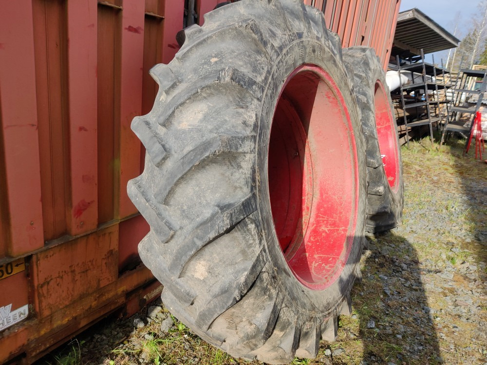 Paripyörät 16.9x38 Raju liukukaulusvanteilla - Neumático para Tractor: foto 2 Paripyörät 16.9x38 Raju liukukaulusvanteilla - Neumático para Tractor: foto 2