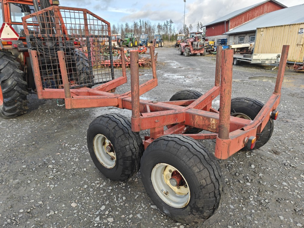 Rysky Metsävaunu telillä - Remolque forestal: foto 2 Rysky Metsävaunu telillä - Remolque forestal: foto 2