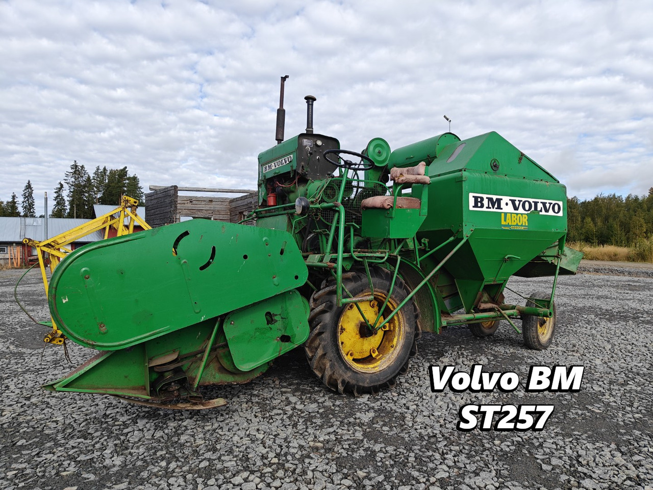 Volvo BM ST257 leikkuupuimuri työleveys 190cm, vaikka koeruutupuimuriksi, katso video! - Cosechadora de granos: foto 1 Volvo BM ST257 leikkuupuimuri työleveys 190cm, vaikka koeruutupuimuriksi, katso video! - Cosechadora de granos: foto 1