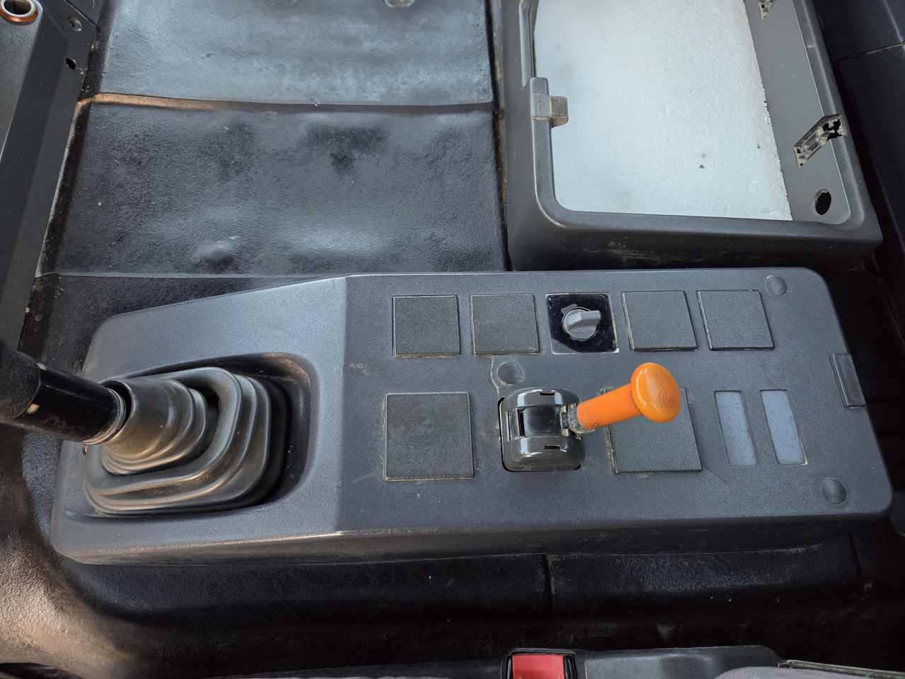 Camión hormigonera IVECO EURO TRAKKER MP340E35HB 8x4 MIX (chassis ): foto 12