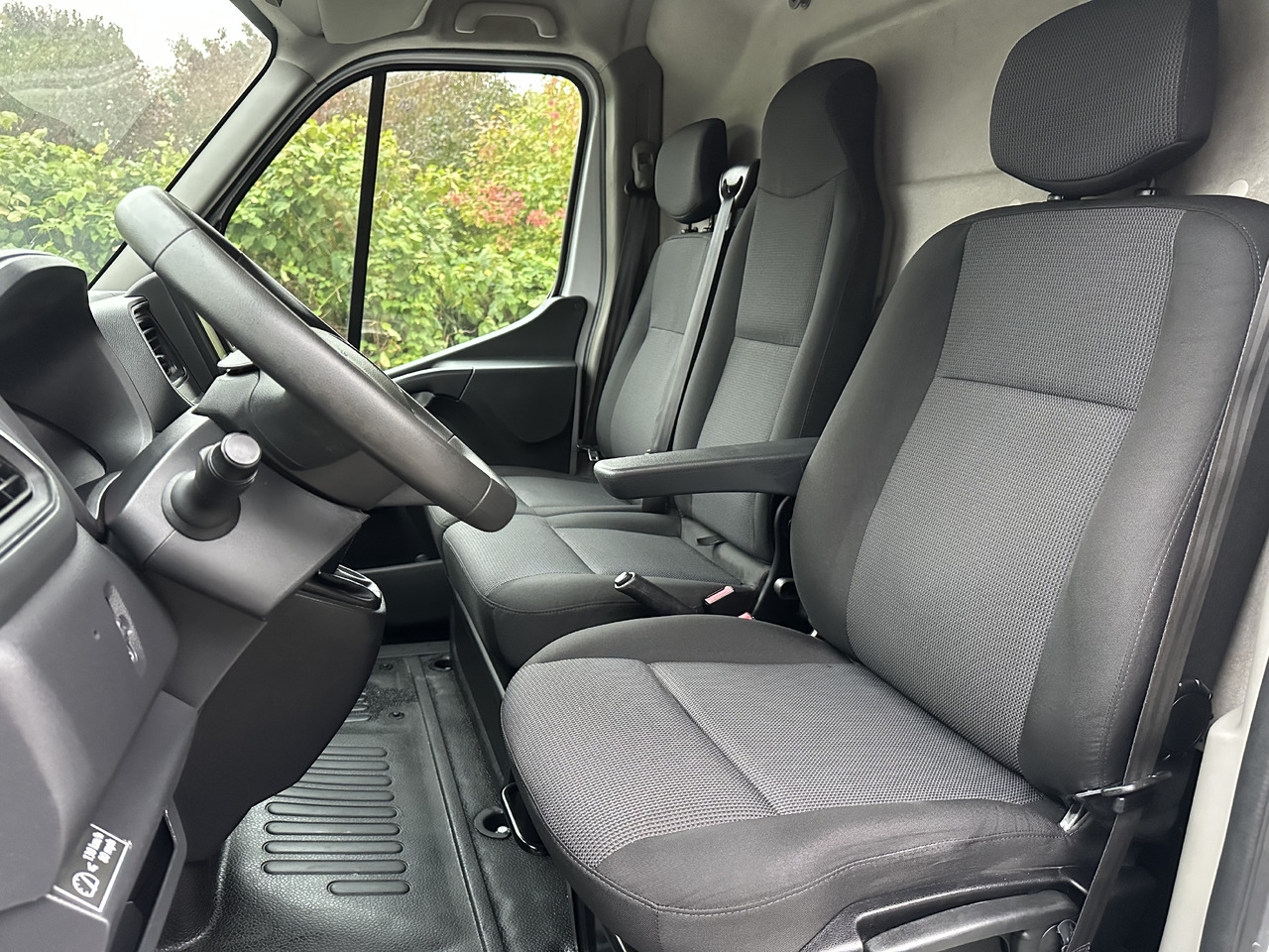 Furgoneta caja cerrada RENAULT Master: foto 9