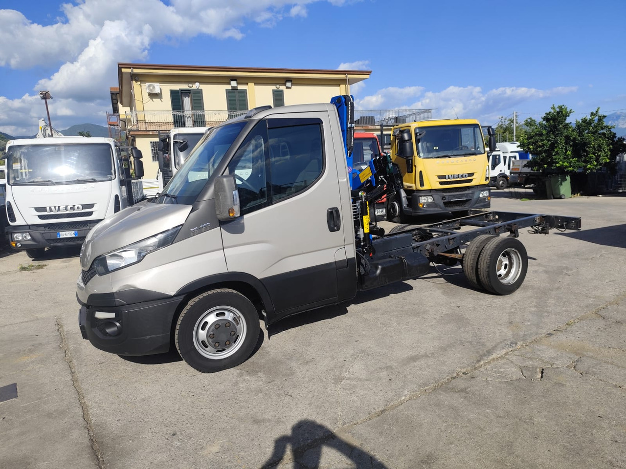 IVECO DAILY 35-130 - Furgoneta basculante: foto 2 IVECO DAILY 35-130 - Furgoneta basculante: foto 2