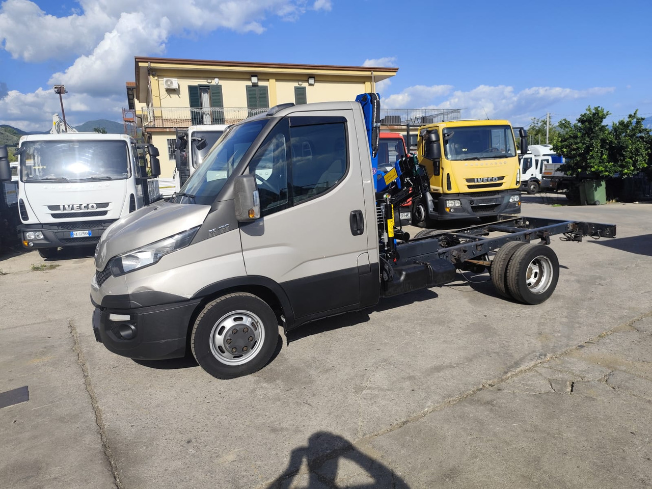 IVECO DAILY 35-130 - Furgoneta basculante: foto 3 IVECO DAILY 35-130 - Furgoneta basculante: foto 3