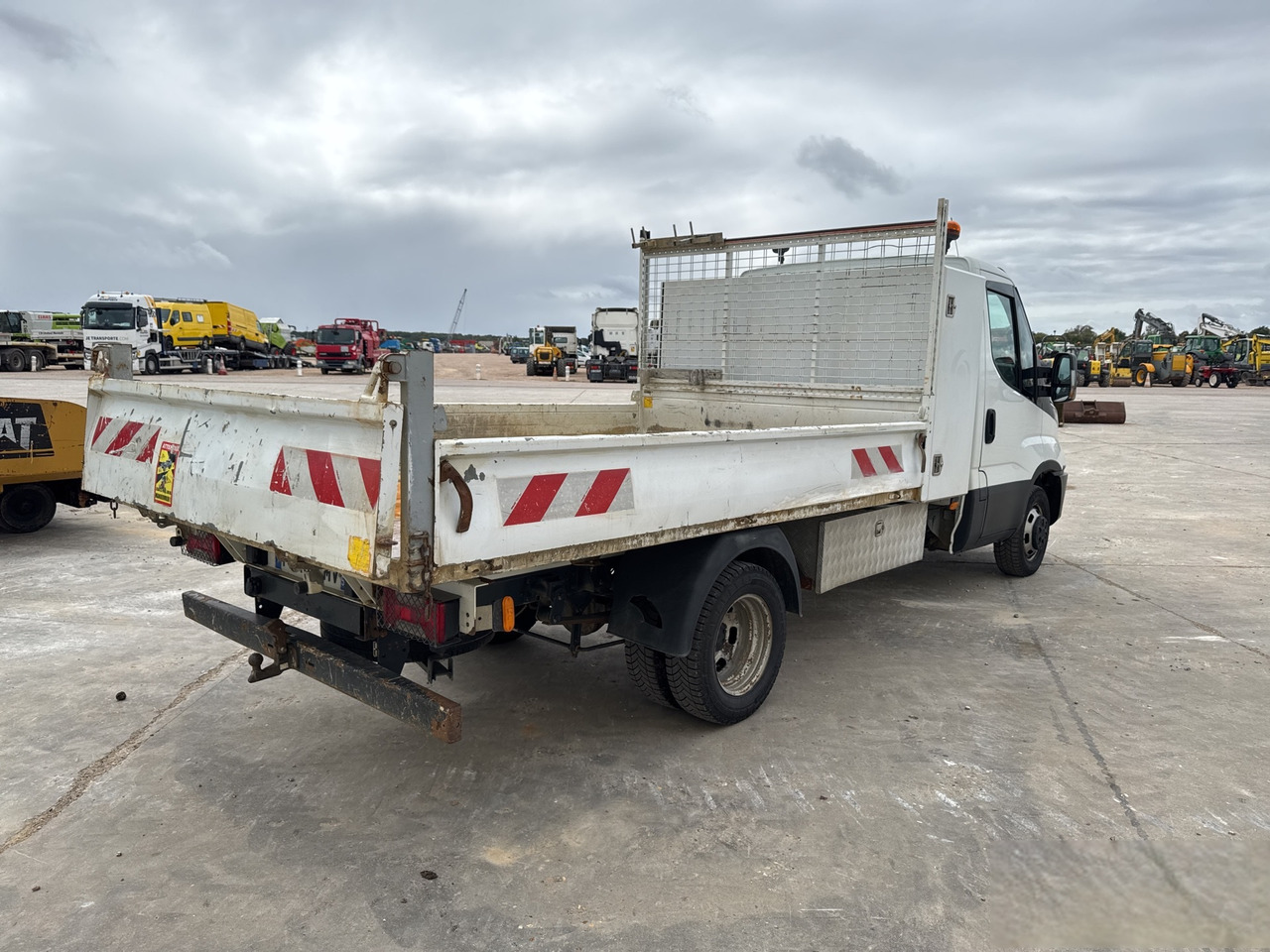 IVECO DAILY 35-150 - Furgoneta basculante: foto 4 IVECO DAILY 35-150 - Furgoneta basculante: foto 4