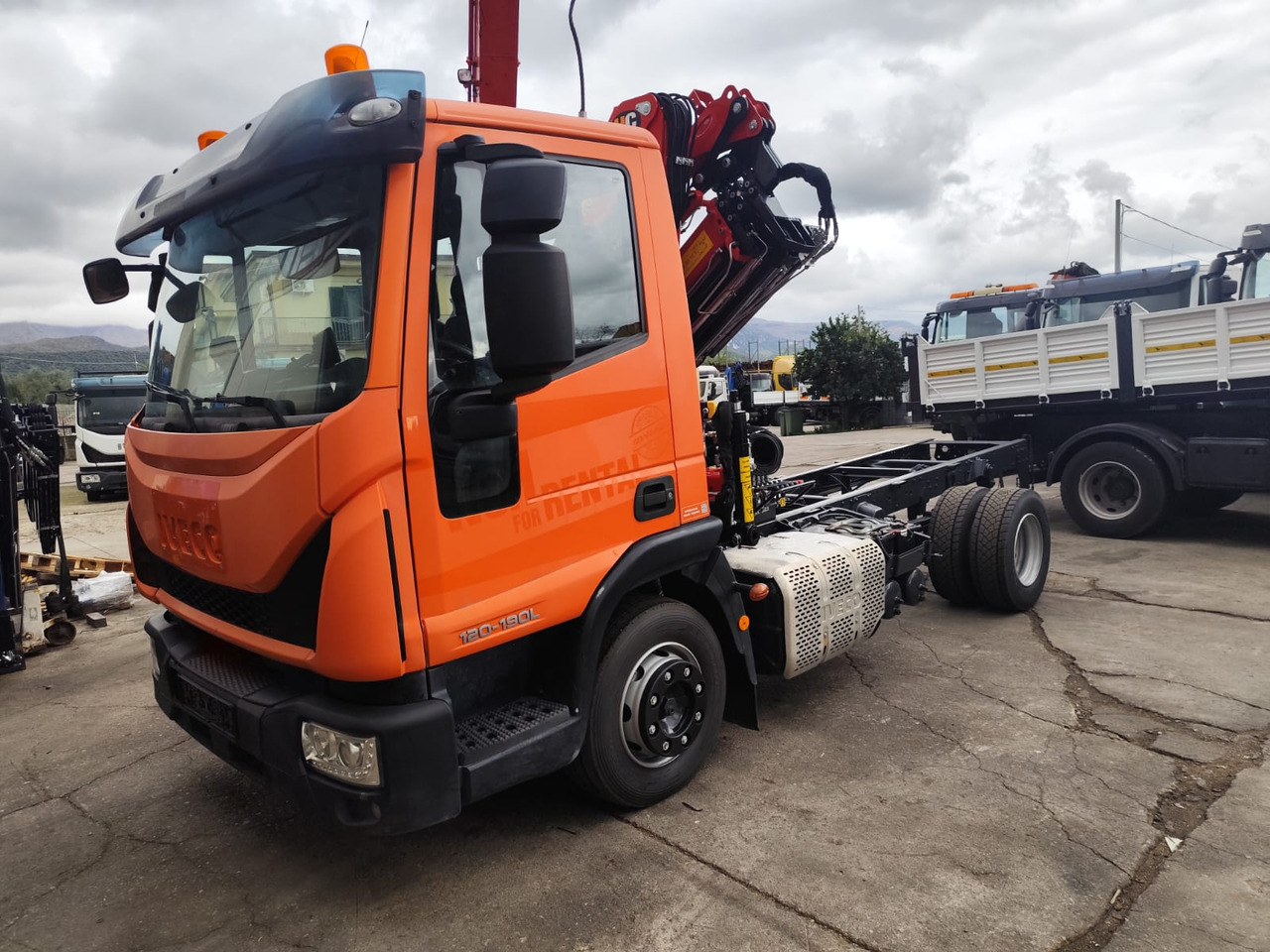 IVECO EUROCARGO 120-190L - Camión volquete, Camión grúa: foto 2 IVECO EUROCARGO 120-190L - Camión volquete, Camión grúa: foto 2