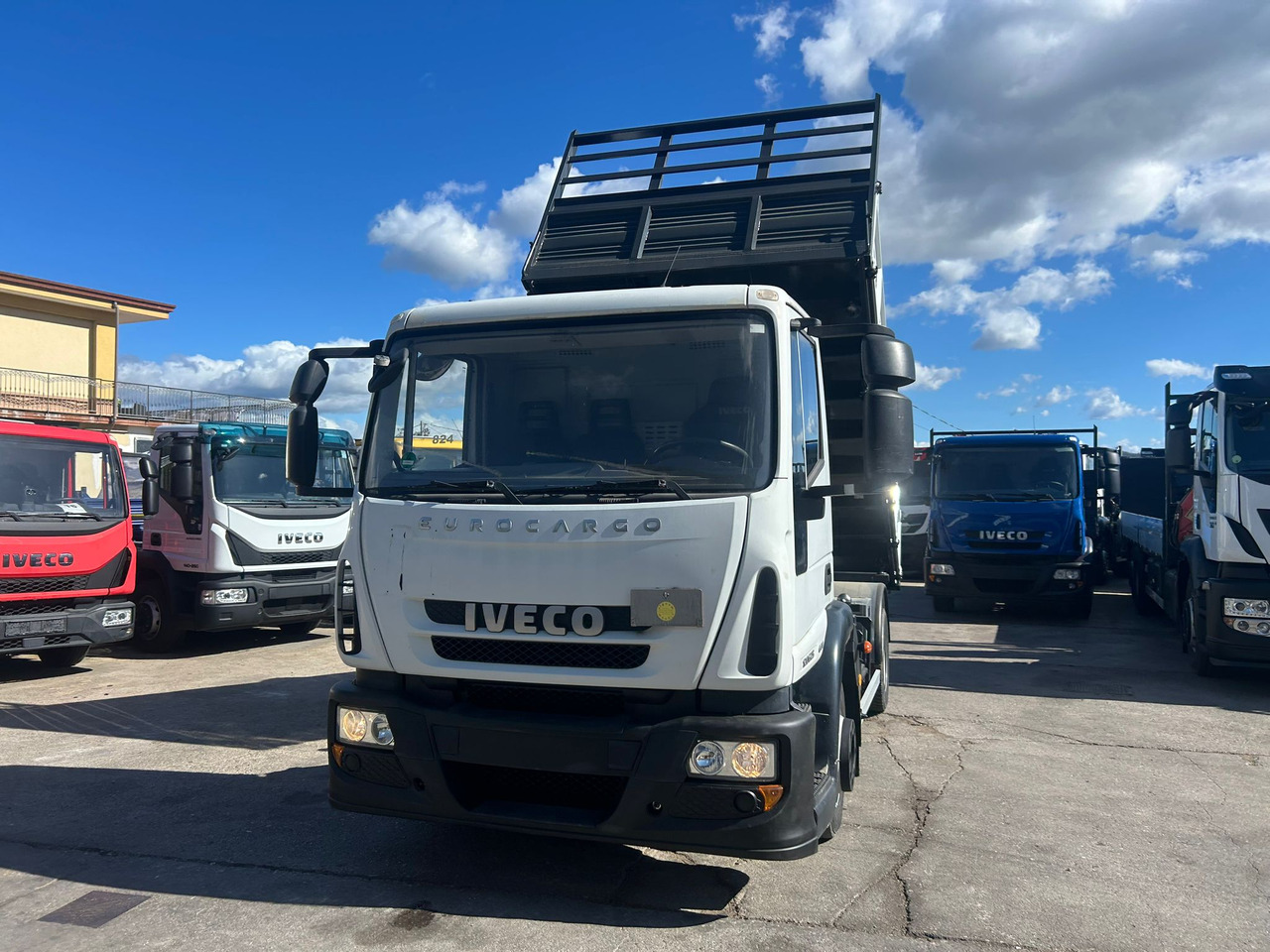 IVECO EUROCARGO 120E25 - Camión volquete: foto 5 IVECO EUROCARGO 120E25 - Camión volquete: foto 5