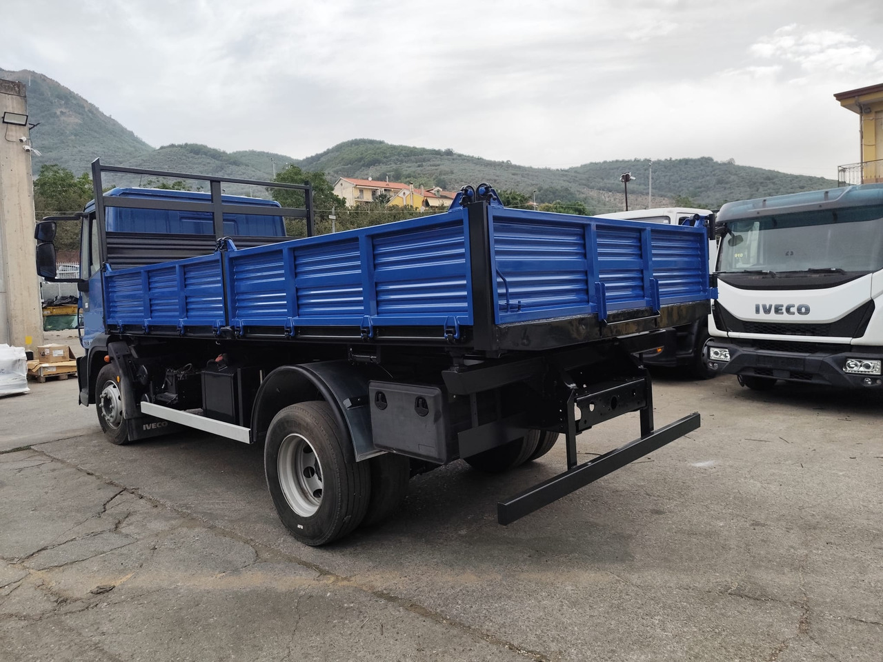 IVECO EUROCARGO 140E25 - Camión volquete: foto 5 IVECO EUROCARGO 140E25 - Camión volquete: foto 5