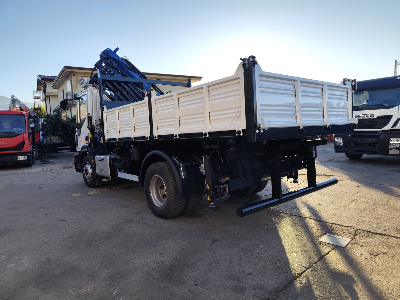 IVECO EUROCARGO 160-250 - Camión grúa: foto 3 IVECO EUROCARGO 160-250 - Camión grúa: foto 3