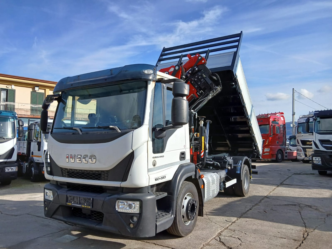 IVECO EUROCARGO 160-280 - Camión grúa: foto 2 IVECO EUROCARGO 160-280 - Camión grúa: foto 2