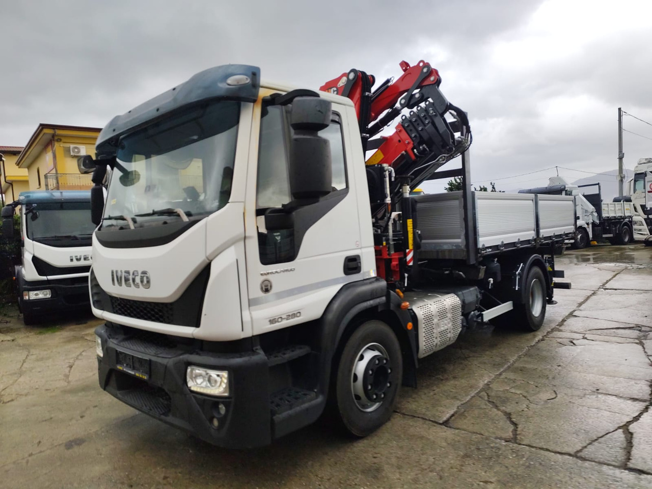 IVECO EUROCARGO 160-280 - Camión grúa: foto 1 IVECO EUROCARGO 160-280 - Camión grúa: foto 1