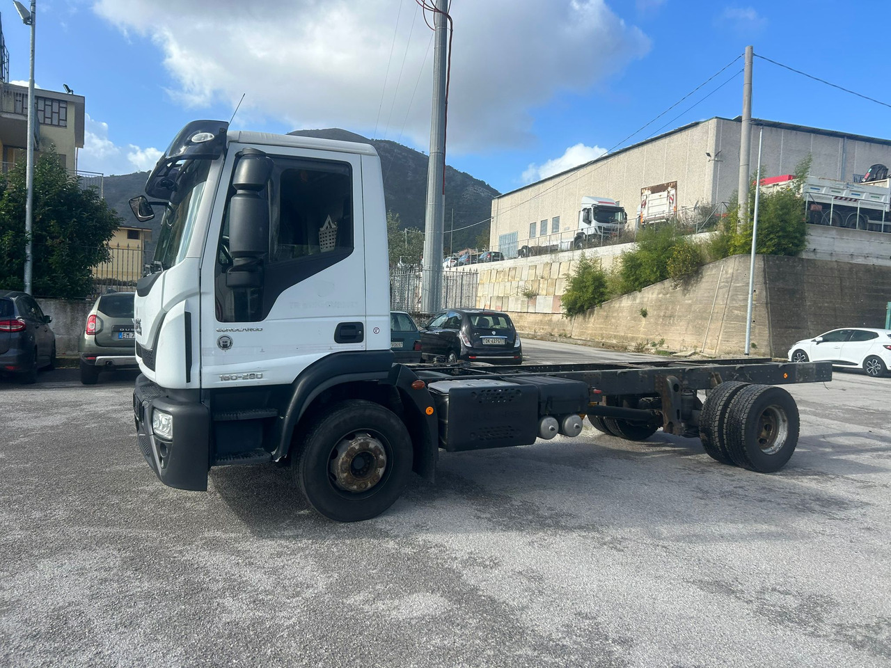 IVECO EUROCARGO 160-280 - Camión chasis, Camión grúa: foto 4 IVECO EUROCARGO 160-280 - Camión chasis, Camión grúa: foto 4