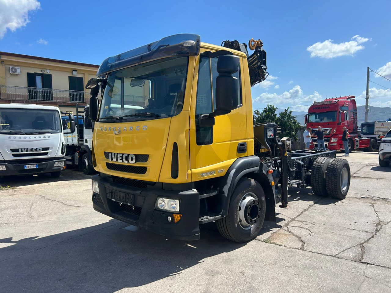 IVECO EUROCARGO 160E30 - Camión grúa: foto 1 IVECO EUROCARGO 160E30 - Camión grúa: foto 1