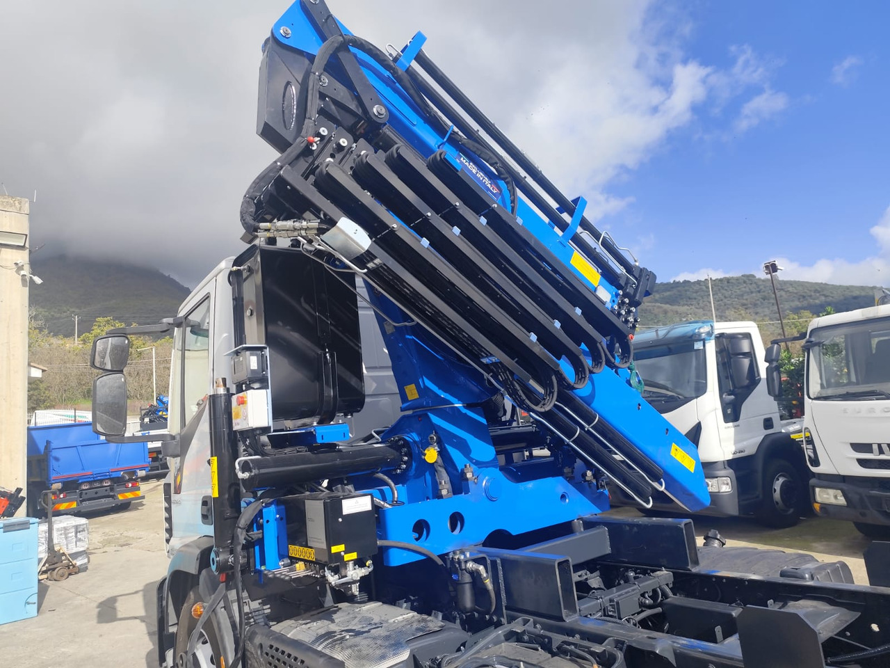 IVECO EUROCARGO 180-250 - Camión grúa, Camión grúa: foto 5 IVECO EUROCARGO 180-250 - Camión grúa, Camión grúa: foto 5