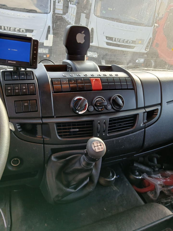 IVECO EUROCARGO 180-320 - Camión grúa: foto 4 IVECO EUROCARGO 180-320 - Camión grúa: foto 4