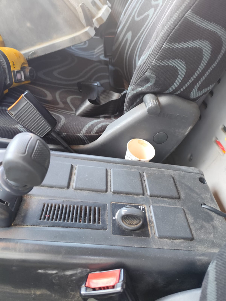 IVECO EUROCARGO 180E25 - Camión grúa, Camión grúa: foto 5 IVECO EUROCARGO 180E25 - Camión grúa, Camión grúa: foto 5