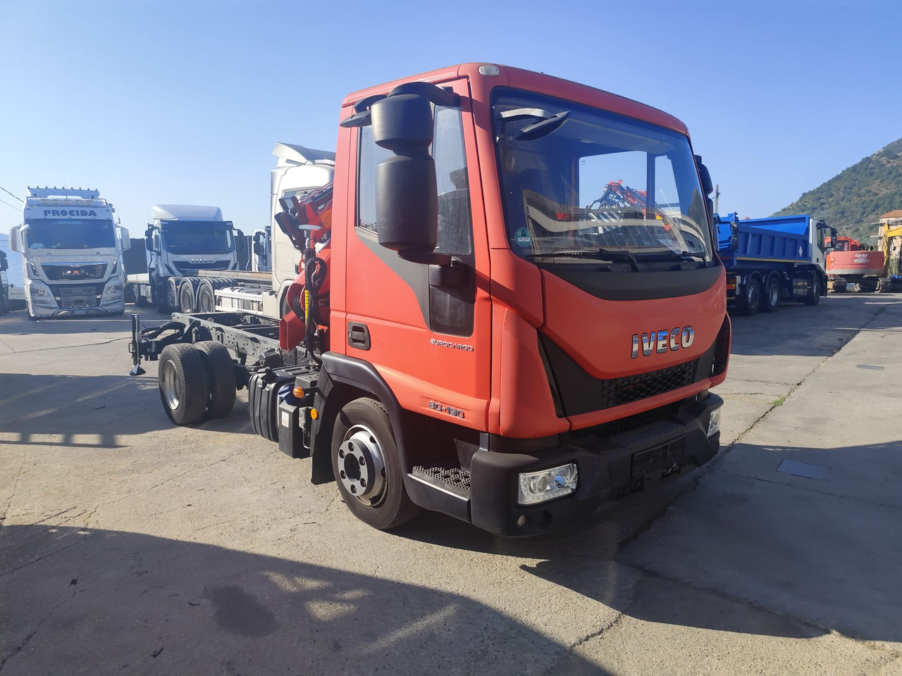 IVECO EUROCARGO 80-190 - Camión grúa: foto 1 IVECO EUROCARGO 80-190 - Camión grúa: foto 1