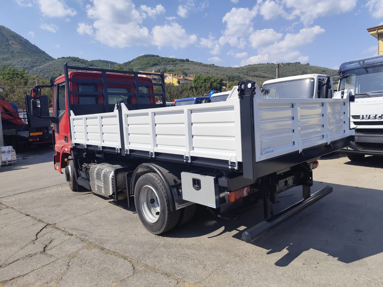 IVECO EUROCARGO 80-190 - Camión chasis: foto 4 IVECO EUROCARGO 80-190 - Camión chasis: foto 4
