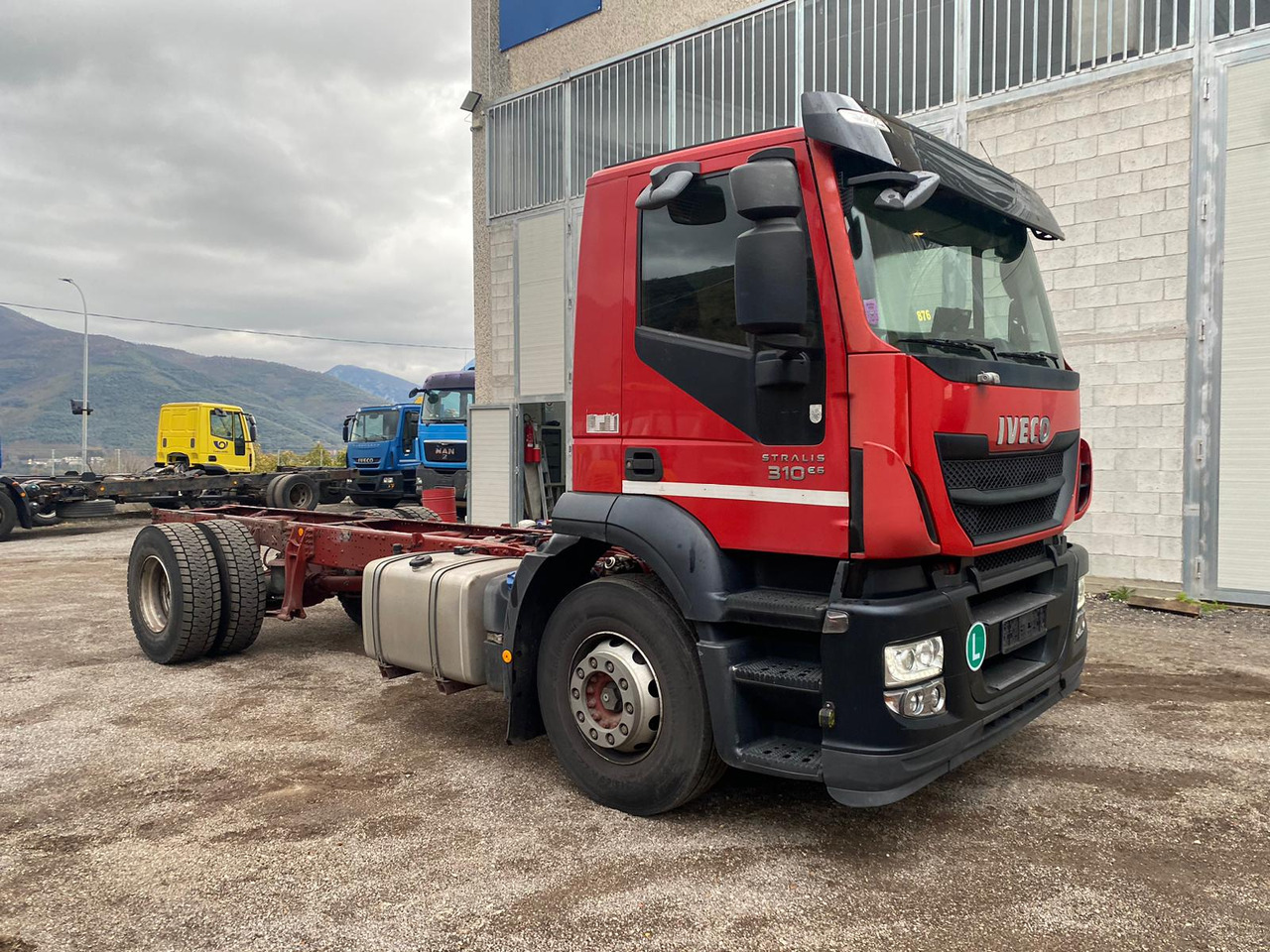 Camión chasis IVECO STRALIS 190S31: foto 9