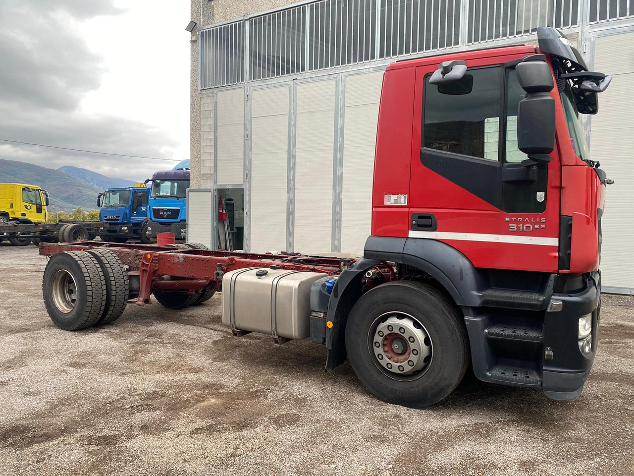 Camión chasis IVECO STRALIS 190S31: foto 10