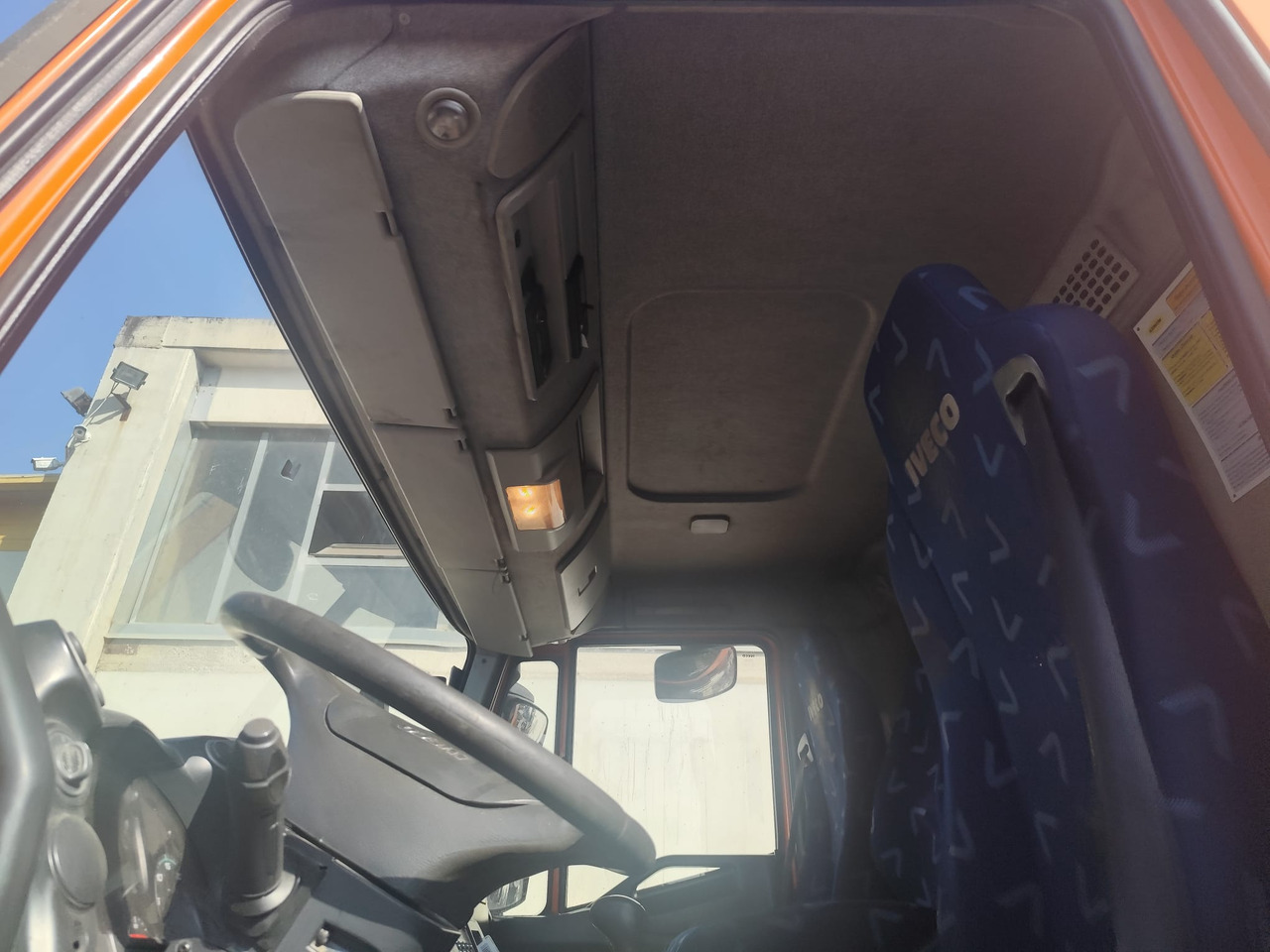 IVECO STRALIS 190S31 - Camión grúa: foto 3 IVECO STRALIS 190S31 - Camión grúa: foto 3