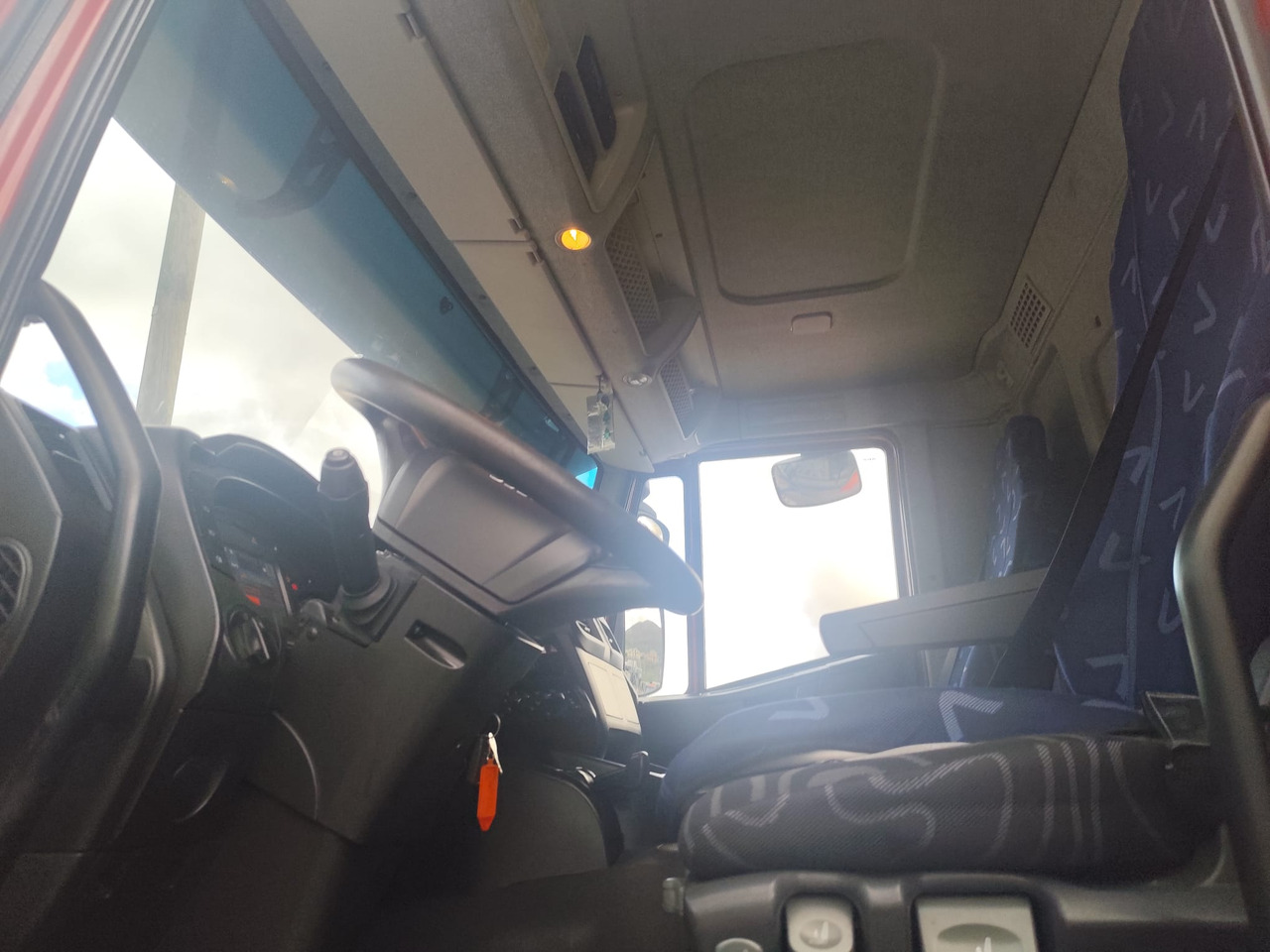 IVECO STRALIS 190S31 - Camión chasis: foto 5 IVECO STRALIS 190S31 - Camión chasis: foto 5