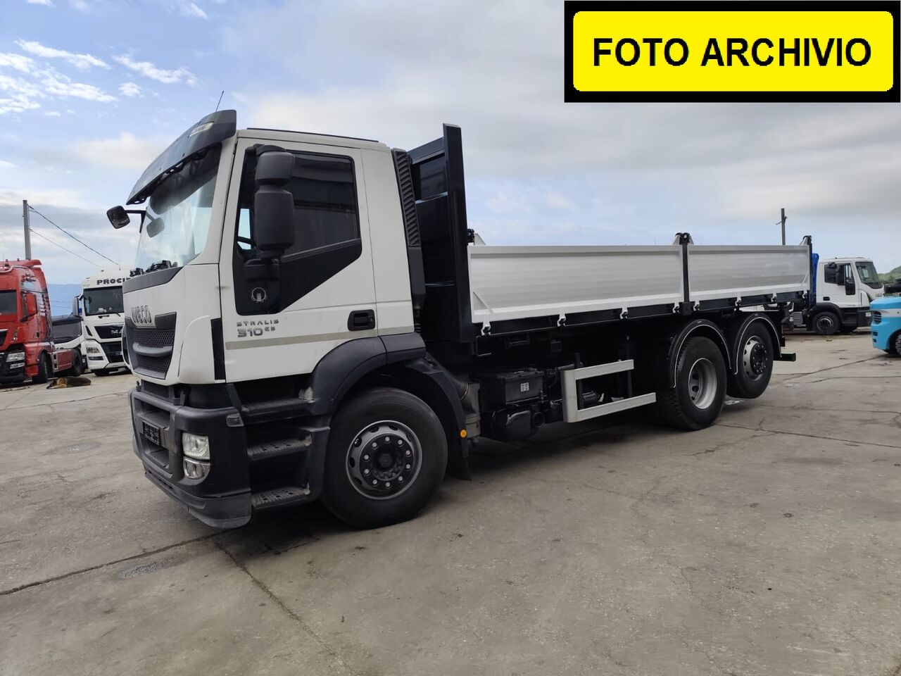 IVECO STRALIS AD 260S31 XP - Camión volquete: foto 2 IVECO STRALIS AD 260S31 XP - Camión volquete: foto 2