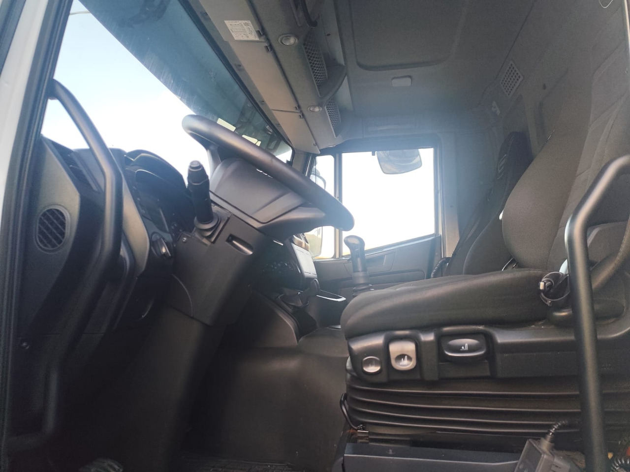 IVECO STRALIS AD 260S31 XP - Camión chasis: foto 2 IVECO STRALIS AD 260S31 XP - Camión chasis: foto 2