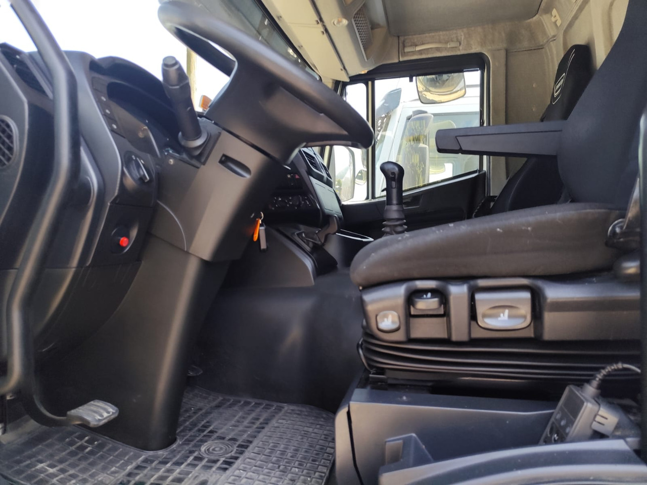 Camión chasis IVECO STRALIS AD 260S31 Y/P: foto 9
