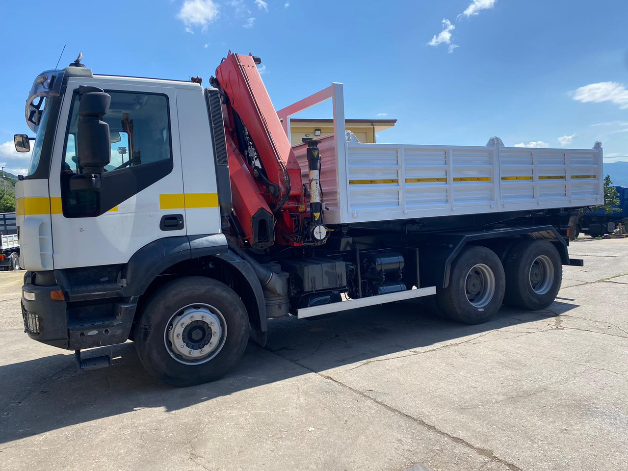 IVECO TRAKKER 260T36 - Camión grúa: foto 3 IVECO TRAKKER 260T36 - Camión grúa: foto 3